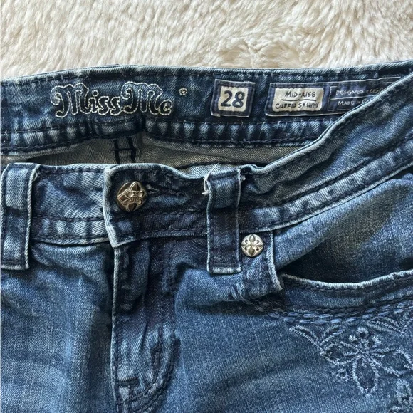 Miss Me - Mid Rise Cuffed Skinny Floral Embroidered Denim Jeans - Picture 5 of 9